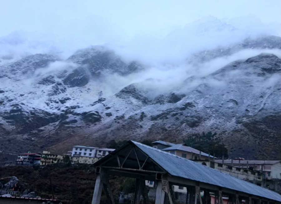 snow fall in badrinath dham oct 2018